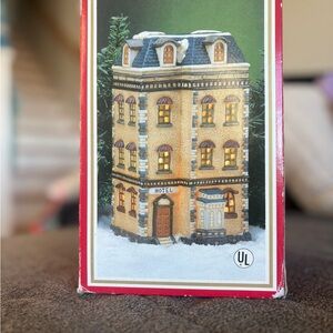 Winter snowy village Christmas decor dickens Collectables d56